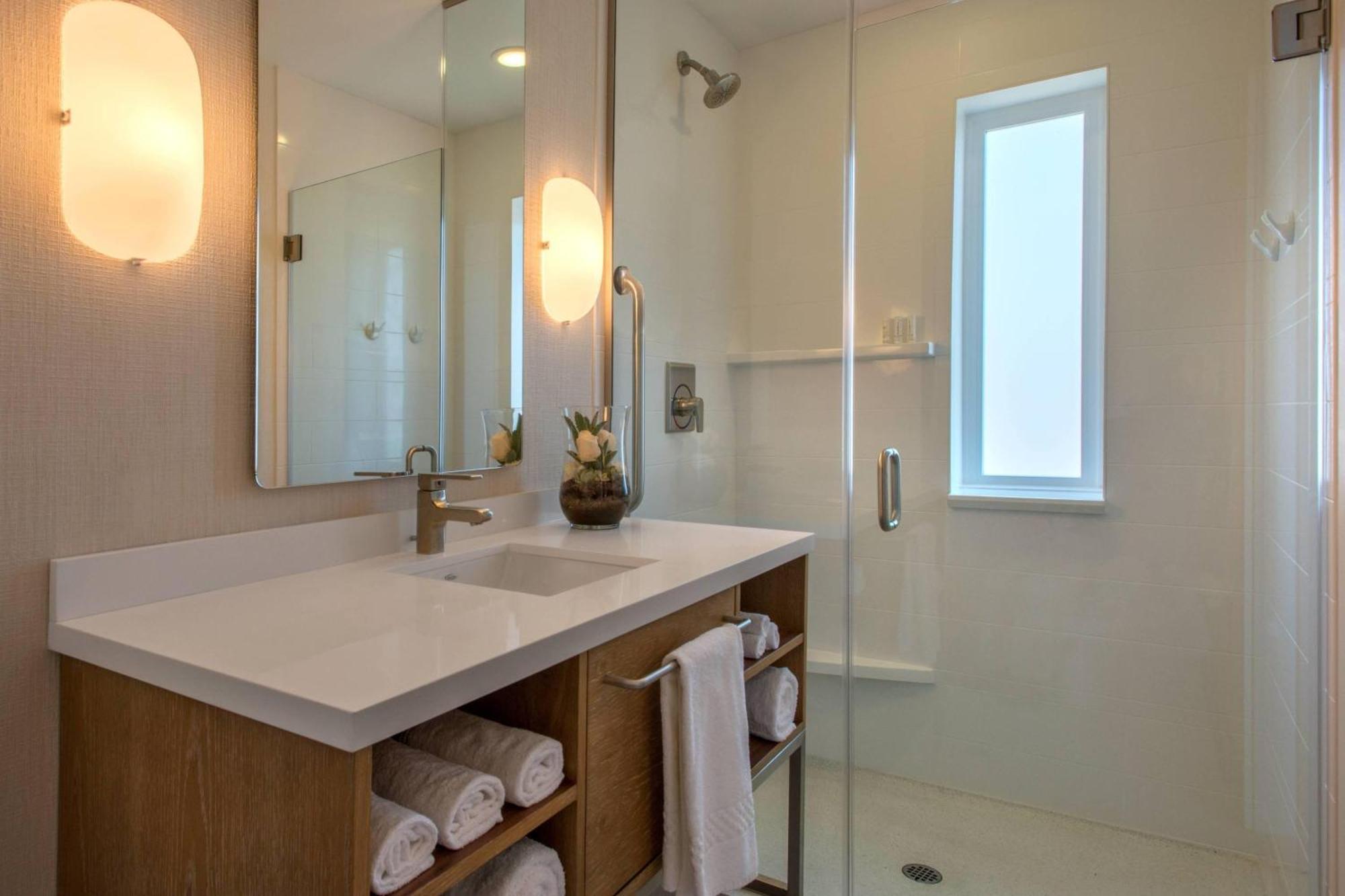 Springhill Suites By Marriott Oceanside Beach Exterior photo